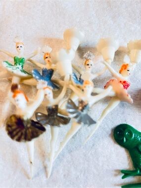 Vintage cake toppers